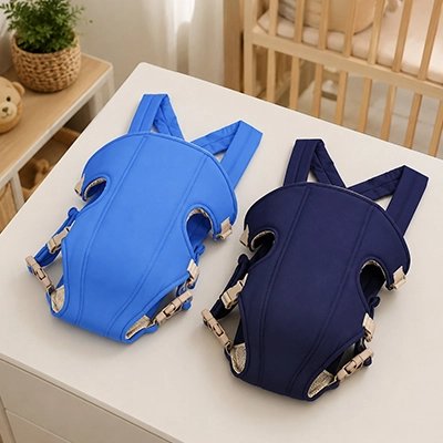 Porte bebe bleu clair et l'autre bleu foncé 