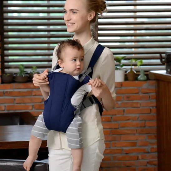 Porte bébé bleu devant maman bebe face a face