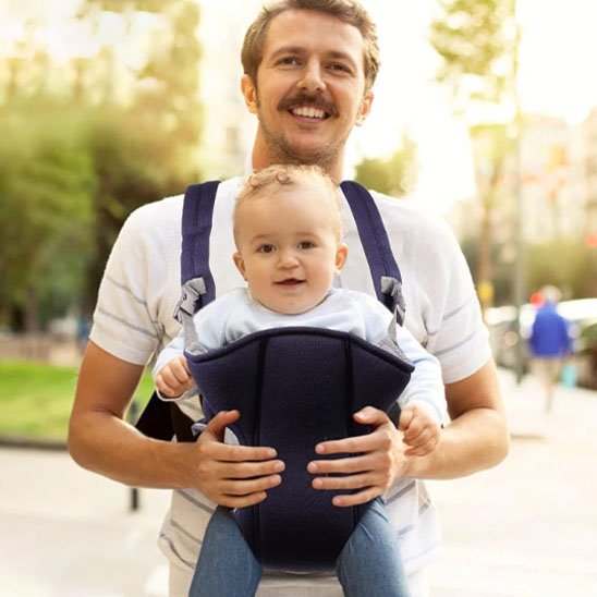 Porte bébé devant papa bebe nous