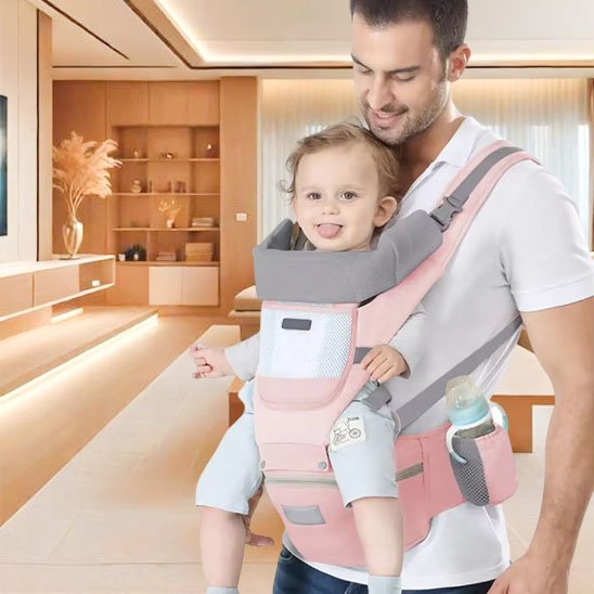 Porte bebe rose devant papa bebe